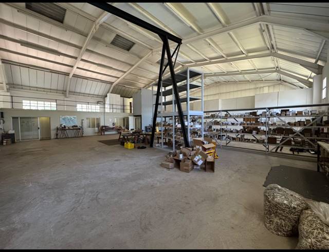 1,000M² WAREHOUSE FOR SALE IN RAND LEASE